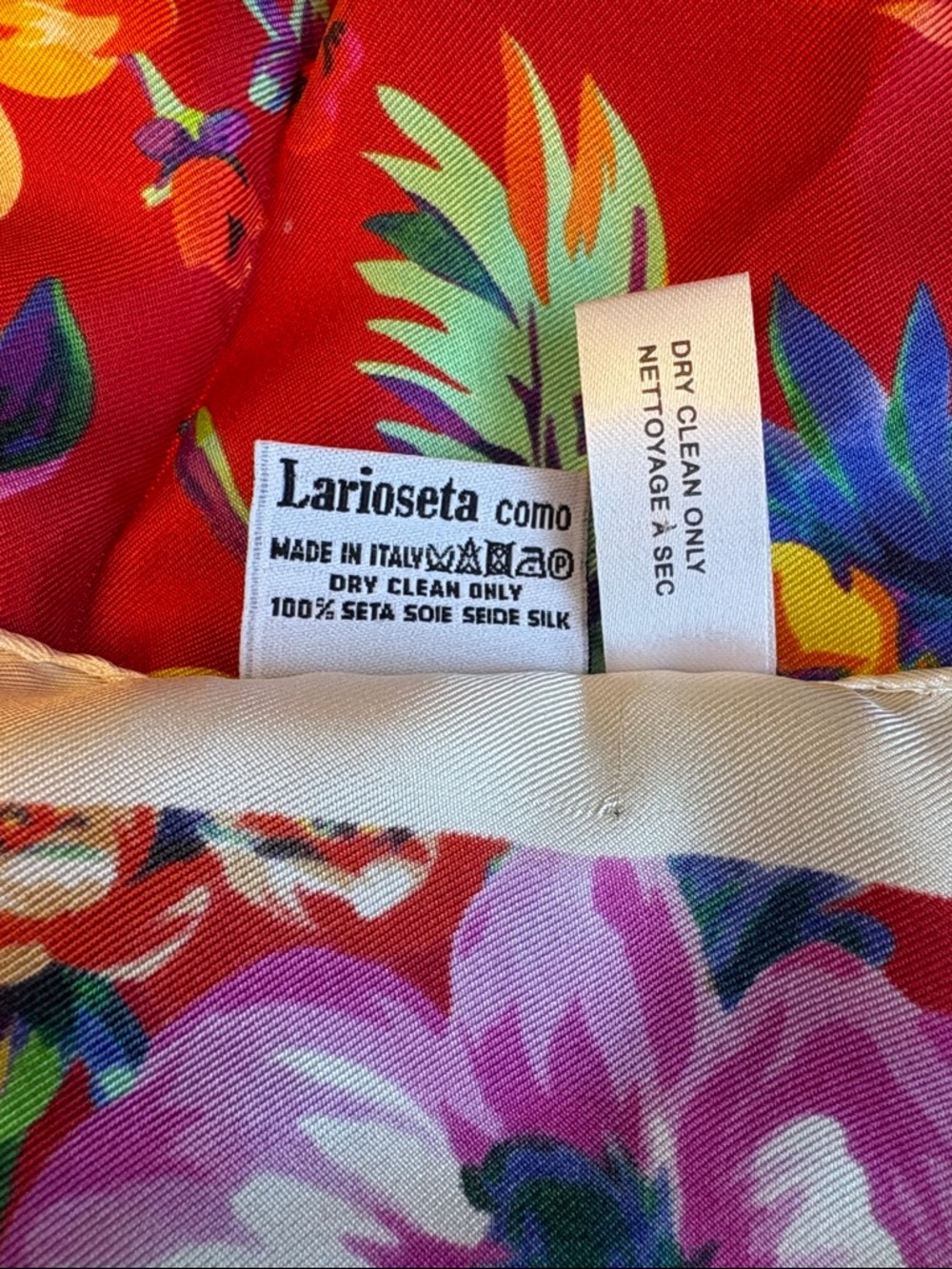 Moschino Red Floral Silk Scarf with Multicolor Botanicals NEW - Picture 4 of 8